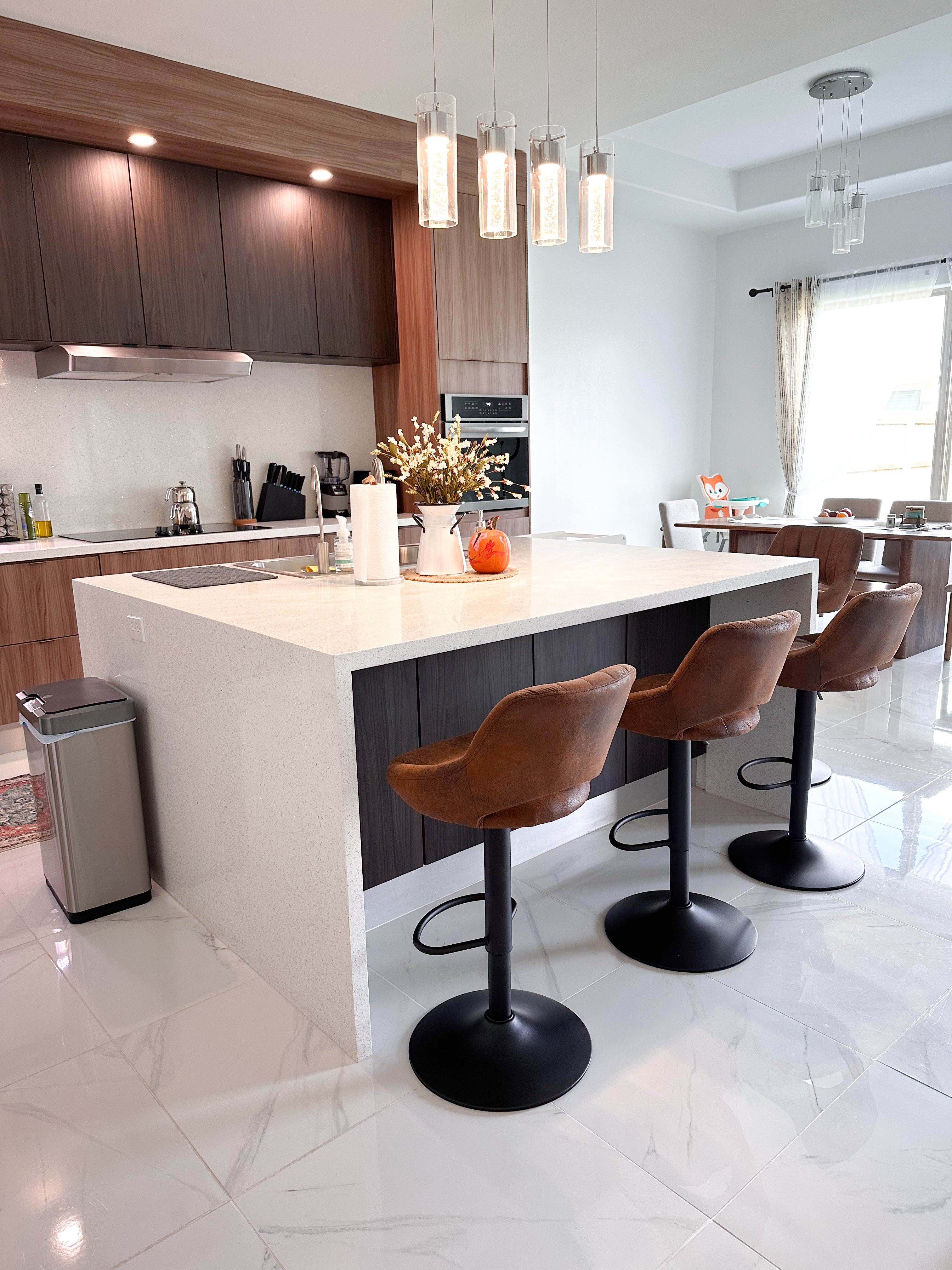A Comparative Insight：Backless vs Backrest Kitchen Bar Stools