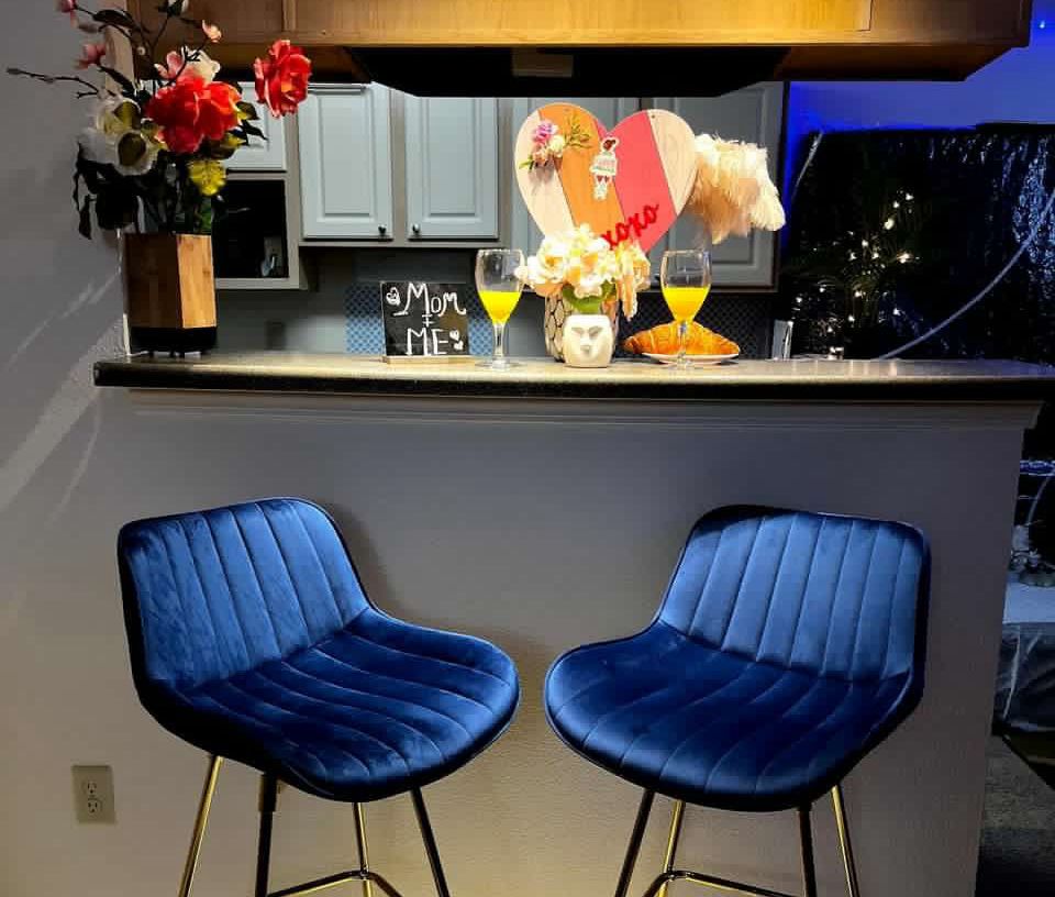 Determining the Ideal Number of Bar Stools per Foot A Guide for