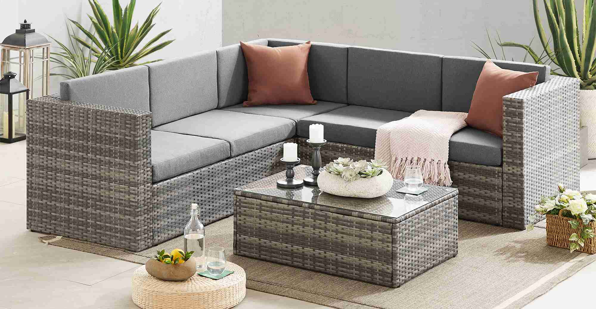Guide to choosing an outdoor sectional sofa